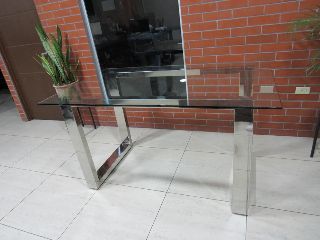 mesa de acero inoxidable con vidrio – foto 16
